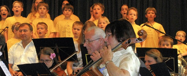 Der Orchesterverein und die Grundschul...r &#8222;Hnsel und Gretel&#8220; auf.  | Foto: michael gottstein