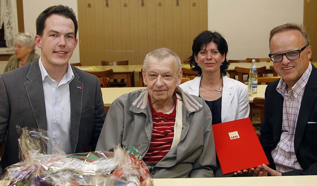 Jonas Maurer ist neuer Vorsitzender de...en Dagmar Frenk und Karl-Rainer Kopf.   | Foto: Heidi Fssel