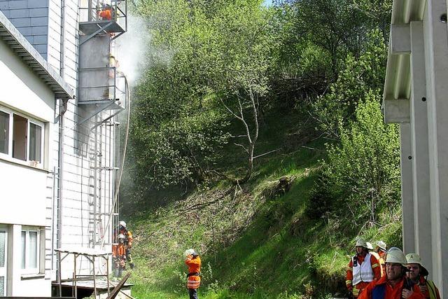 Wehren rcken zu Silobrand aus