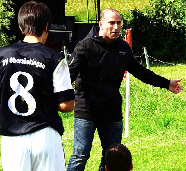 Wortreiches Pausenpldoyer von Trainer...ei Mann mehr noch den 2:2-Ausgleich.    | Foto: jochen dippel