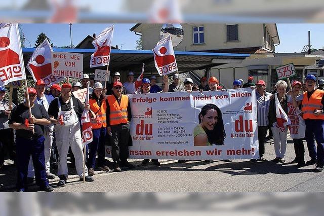 Kmpferisch auf der Strae fr mehr Lohn