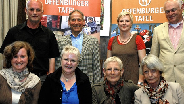 Der Tafel-Vorstand  (oben, v. l.): Her...n: Friederike Alber und Helmine Linse.  | Foto: ges