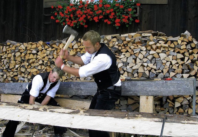 Echte Handarbeit: bei den Holzschneflertagen in Bernau  | Foto: Ulrike Spiegelhalter