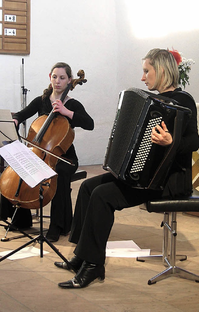 Laura Tavernier und Marie Andr Joerger bei ihrem Auftritt in der Bergkirche.   | Foto: Hildegard Karig