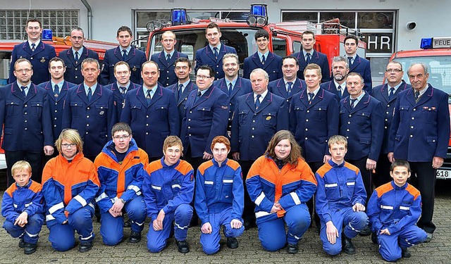 Die Nimburg-Bottinger Wehr feiert am W...um.  Im Vordergrund die Jugendgruppe.  | Foto: Feuerwehr