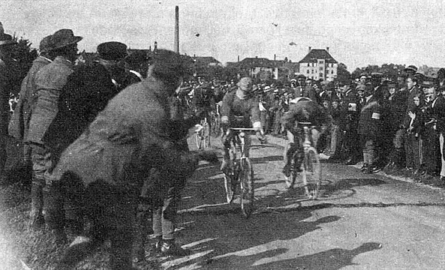 In  den 1920er Jahren war Heinrich Sch...ach) der groe Star des RV Holzhausen.  | Foto: privat