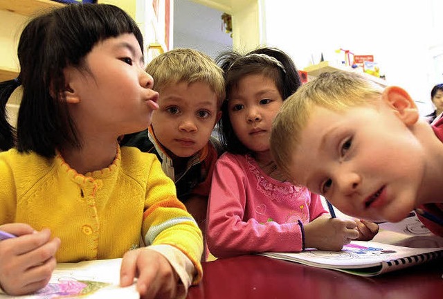 Bildung beilufig und eher spielerisch...Aufgabe heutiger  Kindertagessttten.   | Foto: dpa
