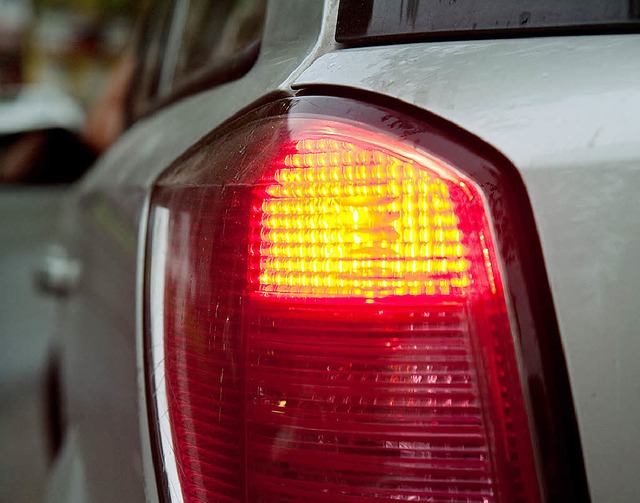 Beim Bremsen wandeln Autos mit Rekuper...ngsenergie in elektrische Energie um.   | Foto: Franziska Koark/dpa