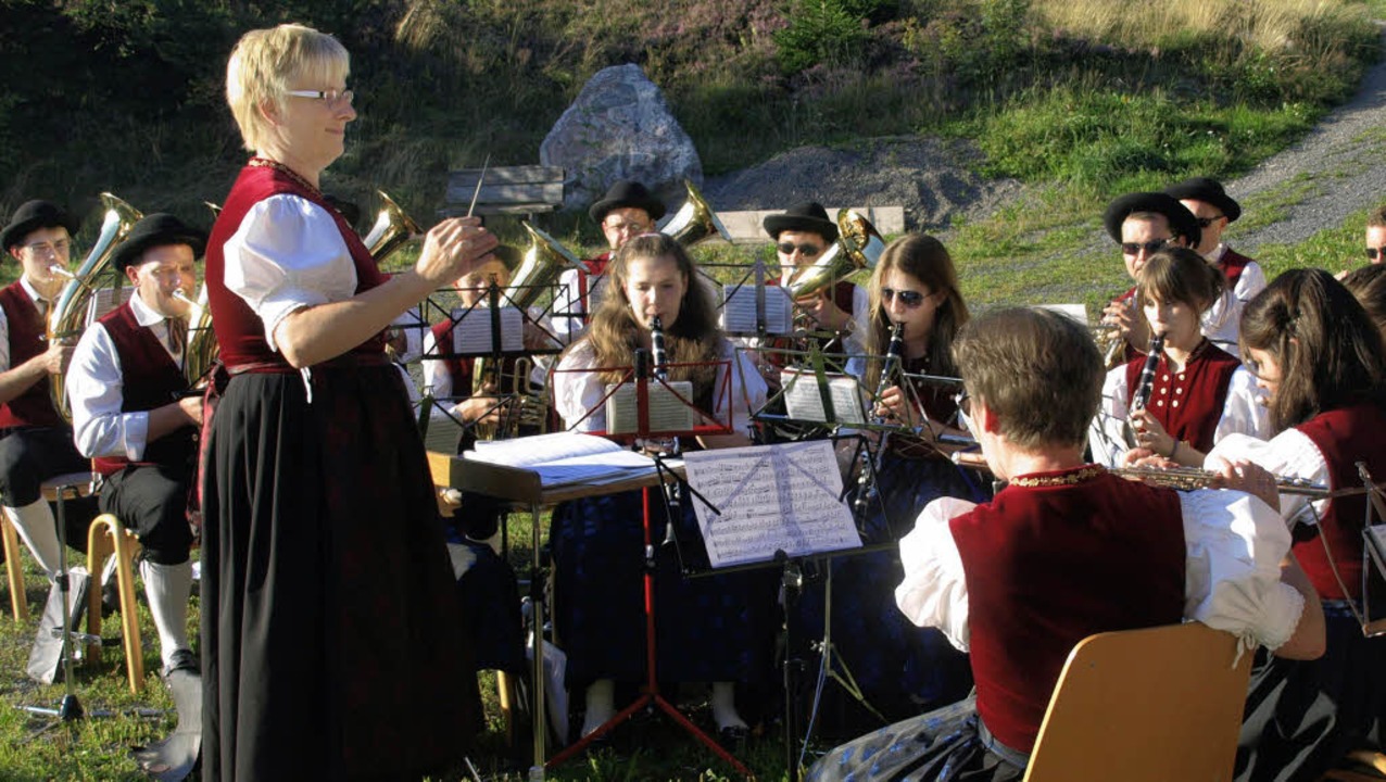 Elke Stich, erste Dirigentin der Verei...lt ihre Musiker erfolgreich auf Trab.   | Foto: Karin Steinebrunner