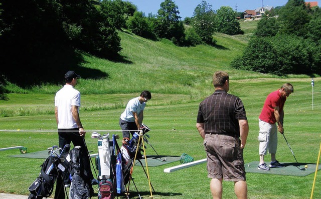 Neulinge konnten auf dem Schnauer Golfplatz mal ben.   | Foto: Privat