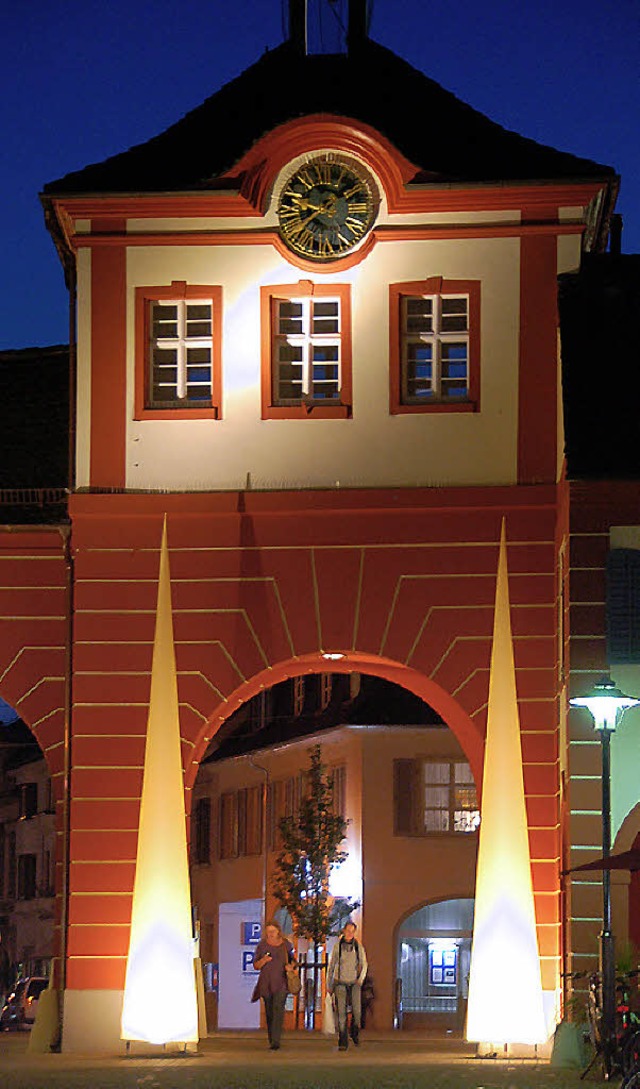 Auf zur Emmendinger Nacht &#8211; die ...berhaft erleuchtet, hier da Stadttor.   | Foto: Jahn