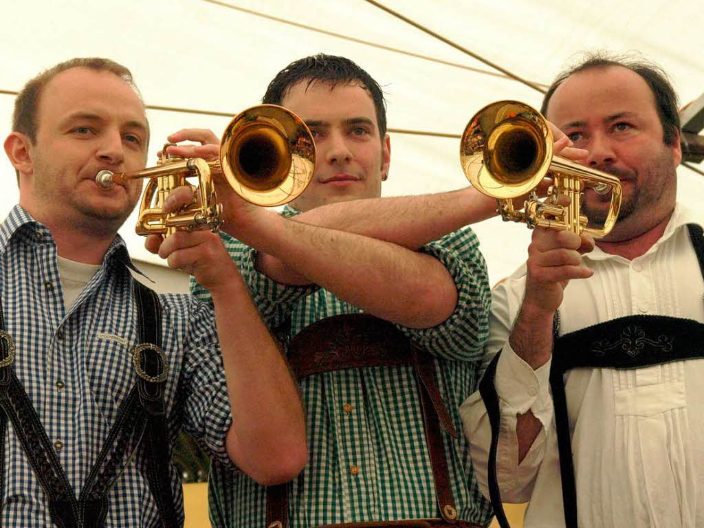 Drei Trompeter mit zwei Instrumenten - auch das bedeutet bei der Trachtenkapelle Dachsberg Virtuositt und Gaudi pur.