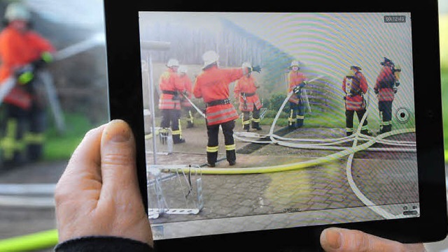 Im iPad werden die Lschvorgnge festgehalten.  | Foto: Hans-E. Meidhof