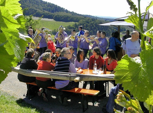 Viel los bei der 2. Rebhisli-Tour der ...t eine Abordnung der Trachtenkapelle.   | Foto: Christian Ringwald