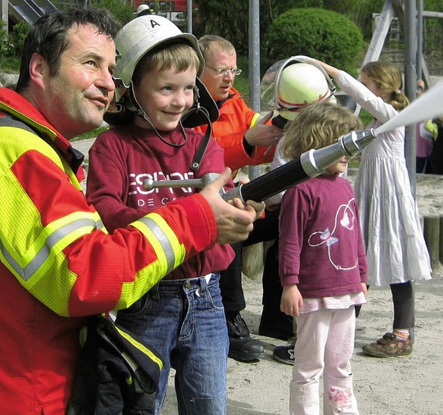 Frh bt sich&#8217;s:  Ein zuknftiger Feuerwehrmann?   | Foto: Monika Rombach