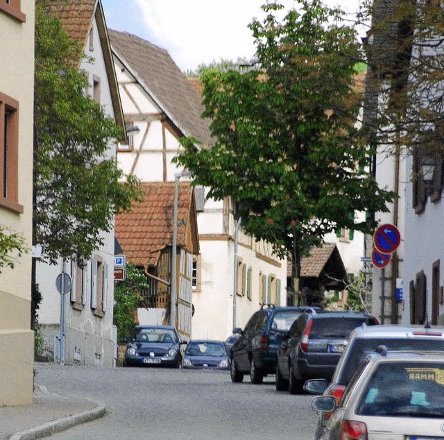 Eng geht&#8217;s in der tlinger Dorfs...nell gefahren, meinen etliche Brger.   | Foto: Lauber