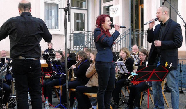 Begleitet vom Musikverein Buchholz unt...;ve got tonight&#8220; von Bob Seger.   | Foto: Eberhard Weiss