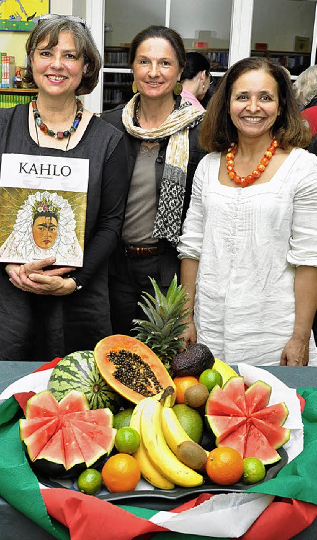 Ruth Bchner,  Claudia Seifert und Adr...en  Frida Kahlo-Abend in der Bcherei.  | Foto: kai kricheldorff