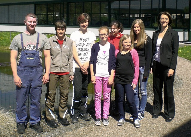 Ausbilder Denis Sutter und Ausbilderin...hlin, Tamara Weidner und  Jule Stolz.   | Foto: Privat