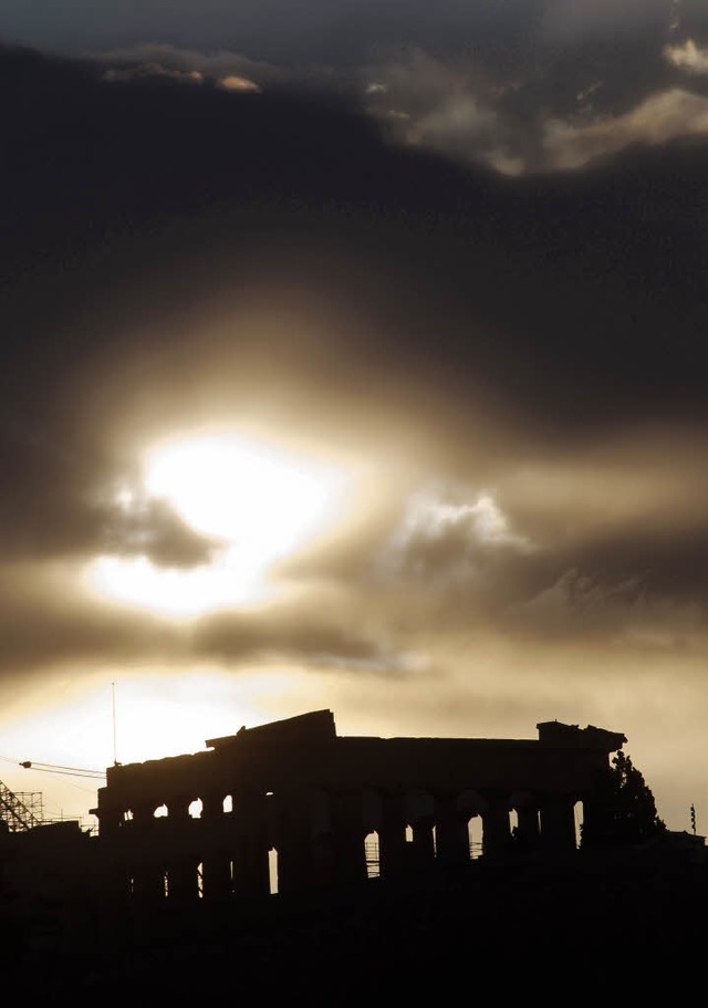 Dstere Wolken ber der Akropolis in Athen   | Foto: dapd