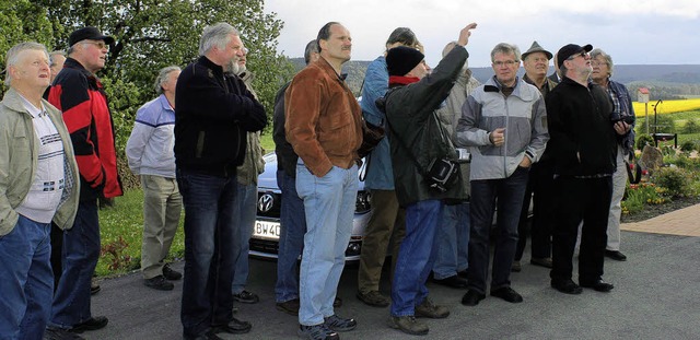 Beeindruckt vom Erfindergeist und Idea...n sich die Mitglieder des Solarforums.  | Foto: Christa Maier