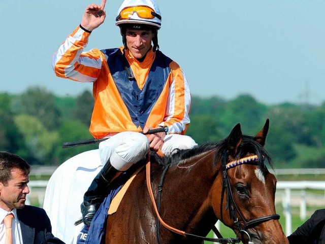 Jockey Andreas Starke auf Danedream  | Foto: dpa