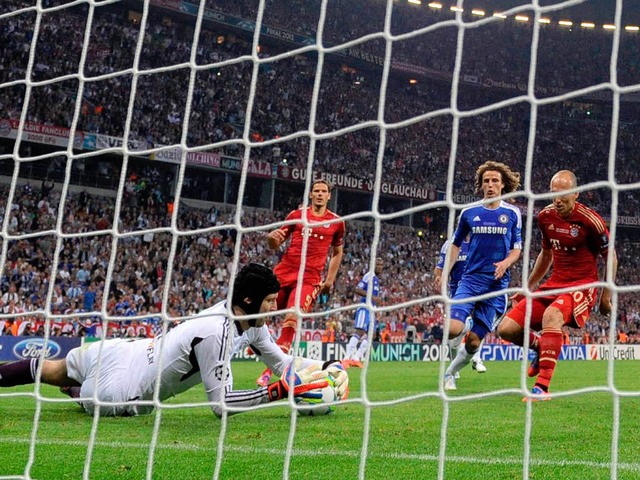 Robben scheitert an Petr Cech  | Foto: AFP