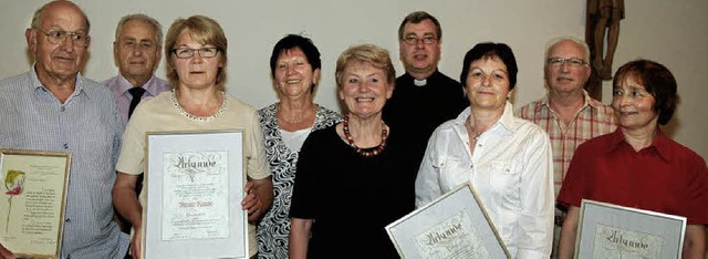 Ehrungen beim Kirchenchor (von links):...Msch, Johannes Huber und Gerda Kraft.  | Foto: Decoux-Kone