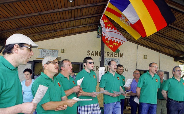 Auch die Sulzer Snger bernehmen eine...musikalischen Unterhaltung der Gste.   | Foto: Heidi Fssel