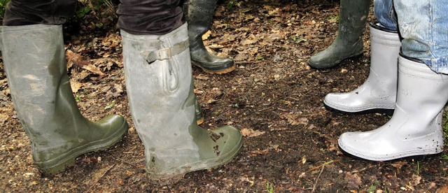 Wichtige  Utensilien auf der Wanderung...ltebeckens im Hexental: Gummistiefel.   | Foto: Michael Saurer