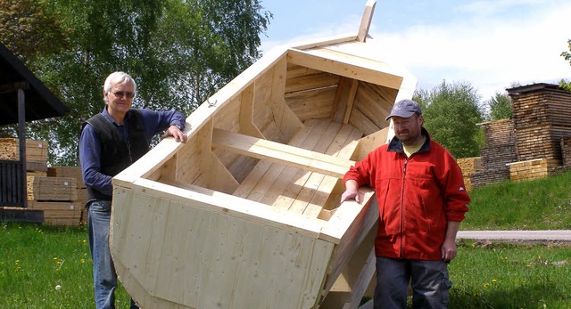 Das Prachtstck und seine  Schpfer: C...  Holztage in Schluchsee werben soll.   | Foto: Liane Schilling