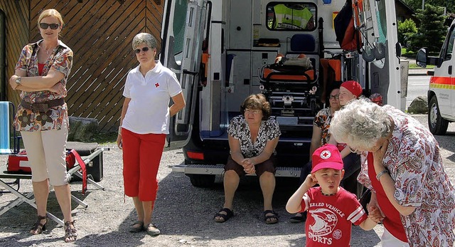 Beim Tag der offenen Tr stellte der D...einen Krankentransportwagen KTW 2 vor.  | Foto: Hildegard Siebold