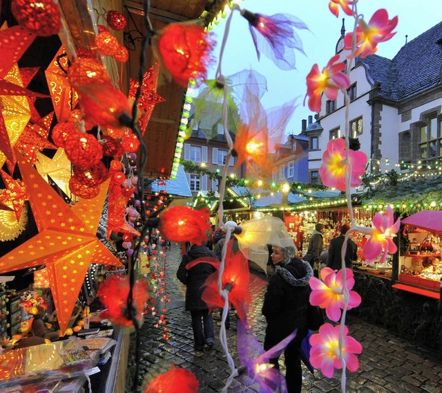 Der Weihnachtsmarkt soll nicht nur bunter, sondern auch  teurer werden.   | Foto: Michael Bamberger