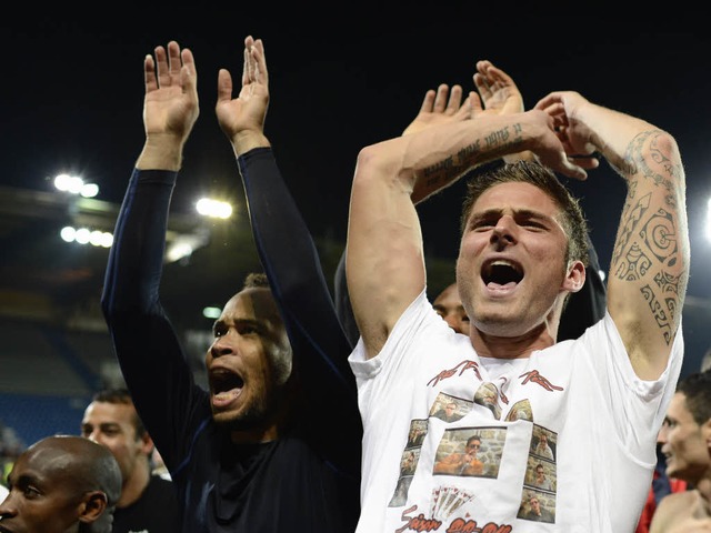 Montpellier-Torjger Olivier Giroud (r...ejubelt den Titelgewinn seines Teams.   | Foto: afp