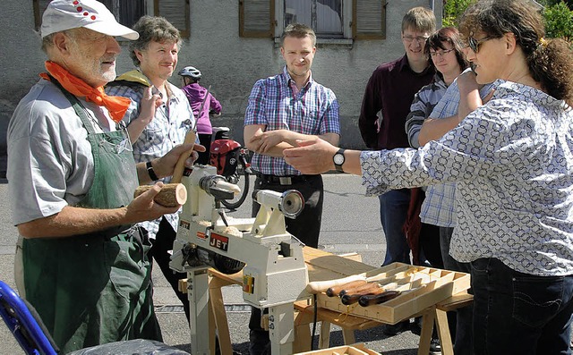 Stndig umlagert war der Stand des Schweizer Drechslers Lthy.  | Foto: Vitt