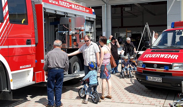 Am Sonntag prsentierte sich Rheinhausen Feuerwehr beim Tag der offenen Tr.  | Foto: Jrg Schimanski