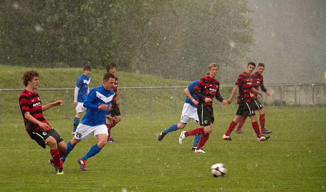 Erfolgreiche Strmer im Schneesturm: D...g besiegte den FC Denzlingen mit 6:0.   | Foto: W.Dieckmann