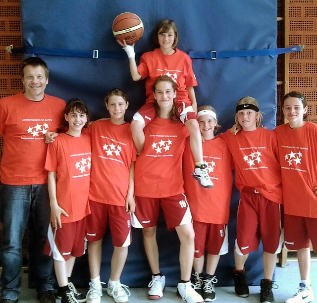 Vizemeister: Die Basketballerinnen des...e (von links). Es fehlt Finja Deutsch.  | Foto: Privat