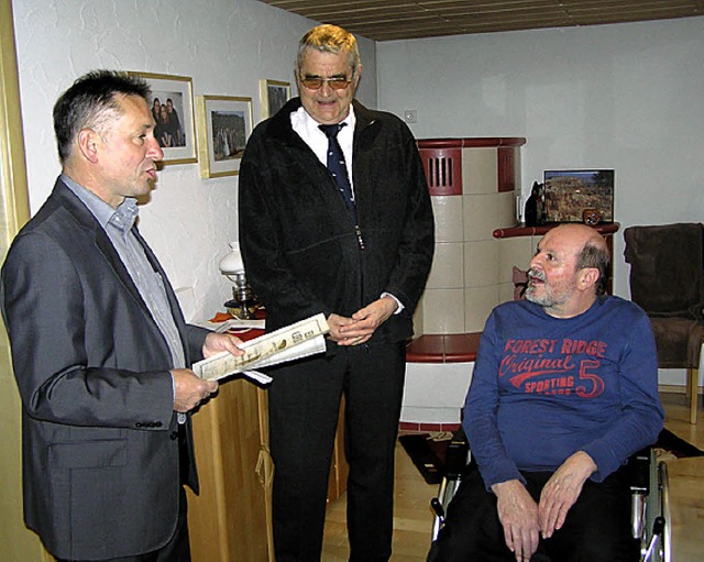 Konrad Wissmann (rechts) erhielt vom n...hereiverbandes Baden mit Ehrenurkunde.  | Foto: Dietmar Noeske