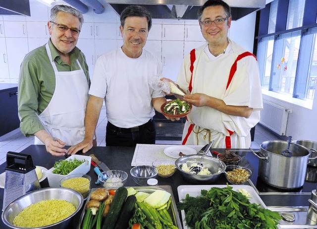 Hfingens Schulkche als Kochstudio: F...ranik und Kchenmeister Norbert Boos.   | Foto: Lendle