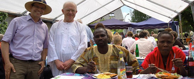 Richard Mller, Vorsitzender des Pfarr... Gustave Mawuena und Catherine Koffi.   | Foto: Heinz Vollmar