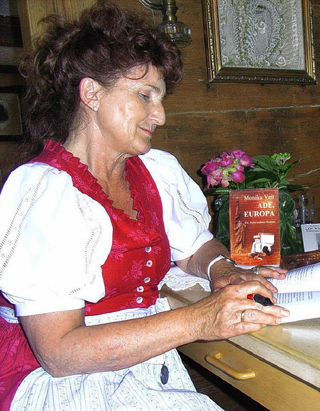 Monika Veidt bei ihrer Lesung in Simonswald.   | Foto: Hans-Jrgen Wehrle
