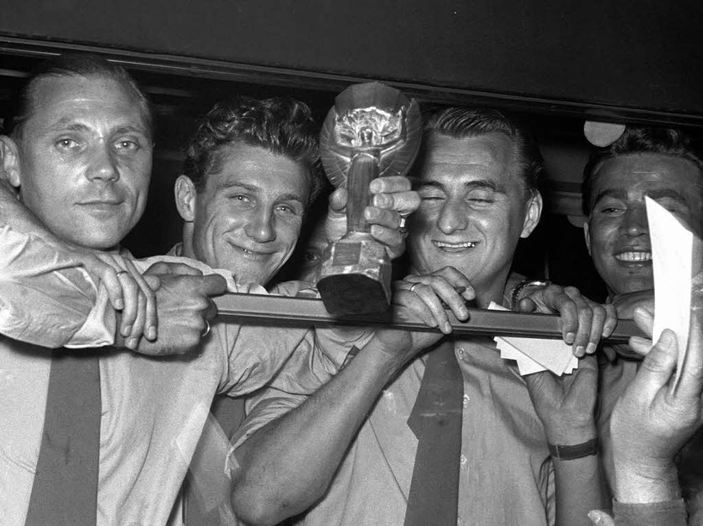 9. Weil sich Geschichte wiederholt:  Sepp Herberger wurde 1954 mit fnf in der Meisterschaft gedemtigten FCK- Spielern Weltmeister.