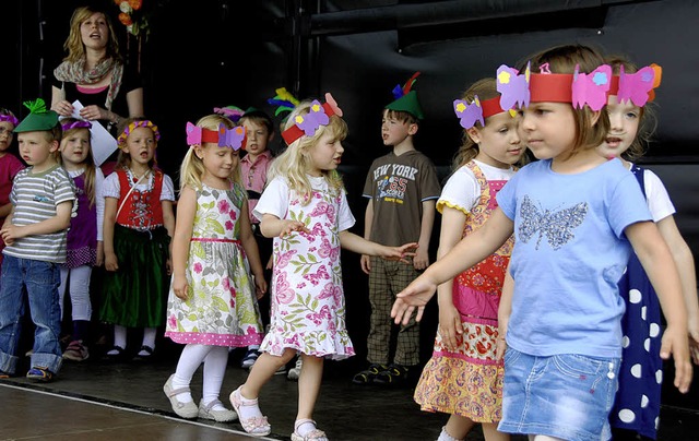 Kinderfest in Knigschaffhausen:  Die ...e  flogen von einer Blte zur anderen.  | Foto: Roland Vitt