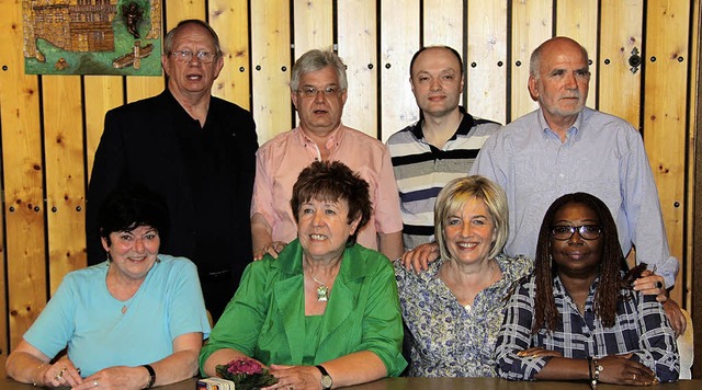 Dietrich Elchlepp (hinten von links), ...n, Helga Scheuerpflug, Siddiga Fiebig   | Foto: PRIVAT