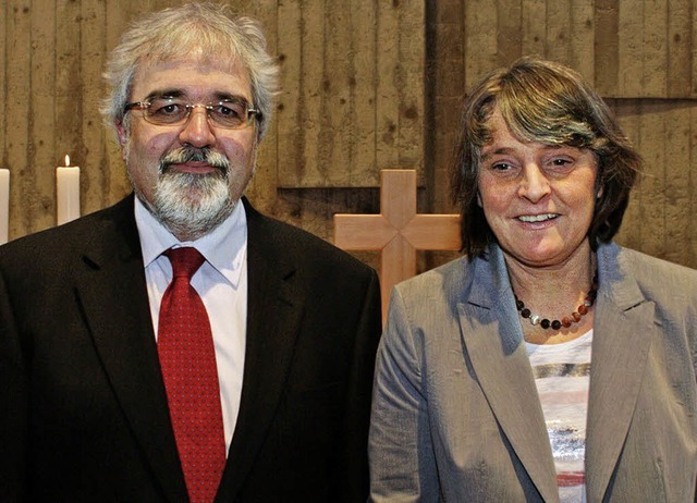 Pfarrer Hellmuth Wolff mit seiner Frau... der Heiliggeistgemeinde Kirchzarten.   | Foto: Christian John