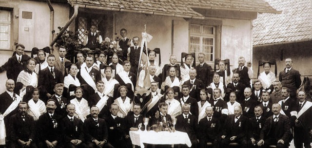 Ein Foto aus lngst vergangenen Tagen:...ttingen bei  Fahnenweihe im Jahr 1925   | Foto: privat