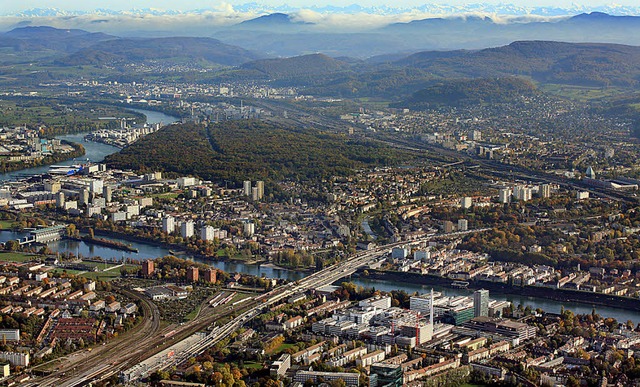 Am stlichen Stadtrand (unten links)  ...m fr bis zu 2000 Menschen entstehen.   | Foto: E. Meyer