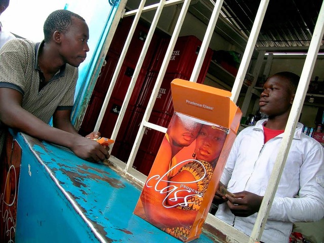 Kondome am Kiosk in Bujumbura  | Foto: Michael Neubauer
