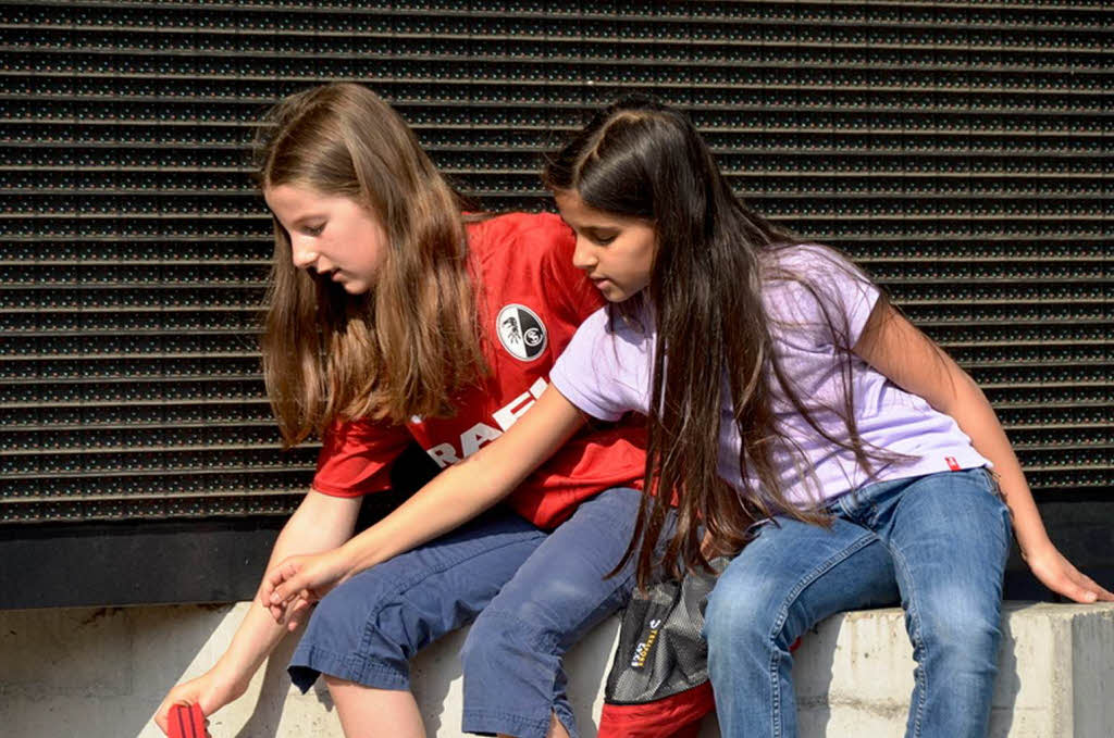 Die Klassen 4a und b der Weingartenschule Offenburg durften mit dem Füchsleclub ins SC-Stadion. Die Klassen 4a und b der Weingartenschule Offenburg durften mit dem Füchsleclub ins SC-Stadion.